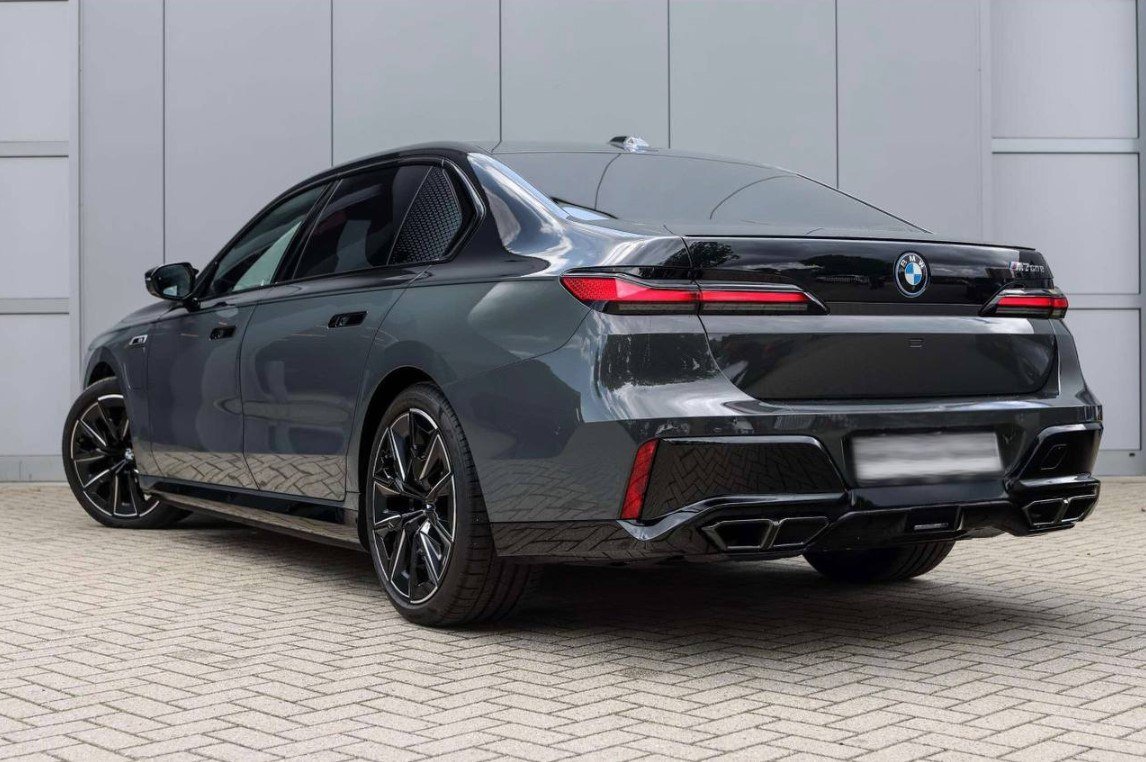 BMW M760e