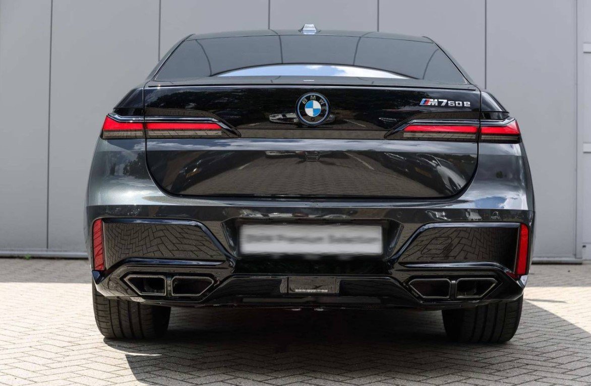 BMW M760e