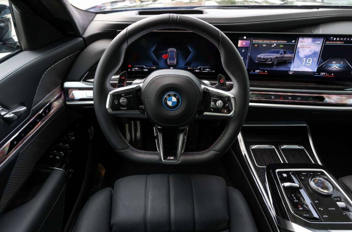 BMW M760e