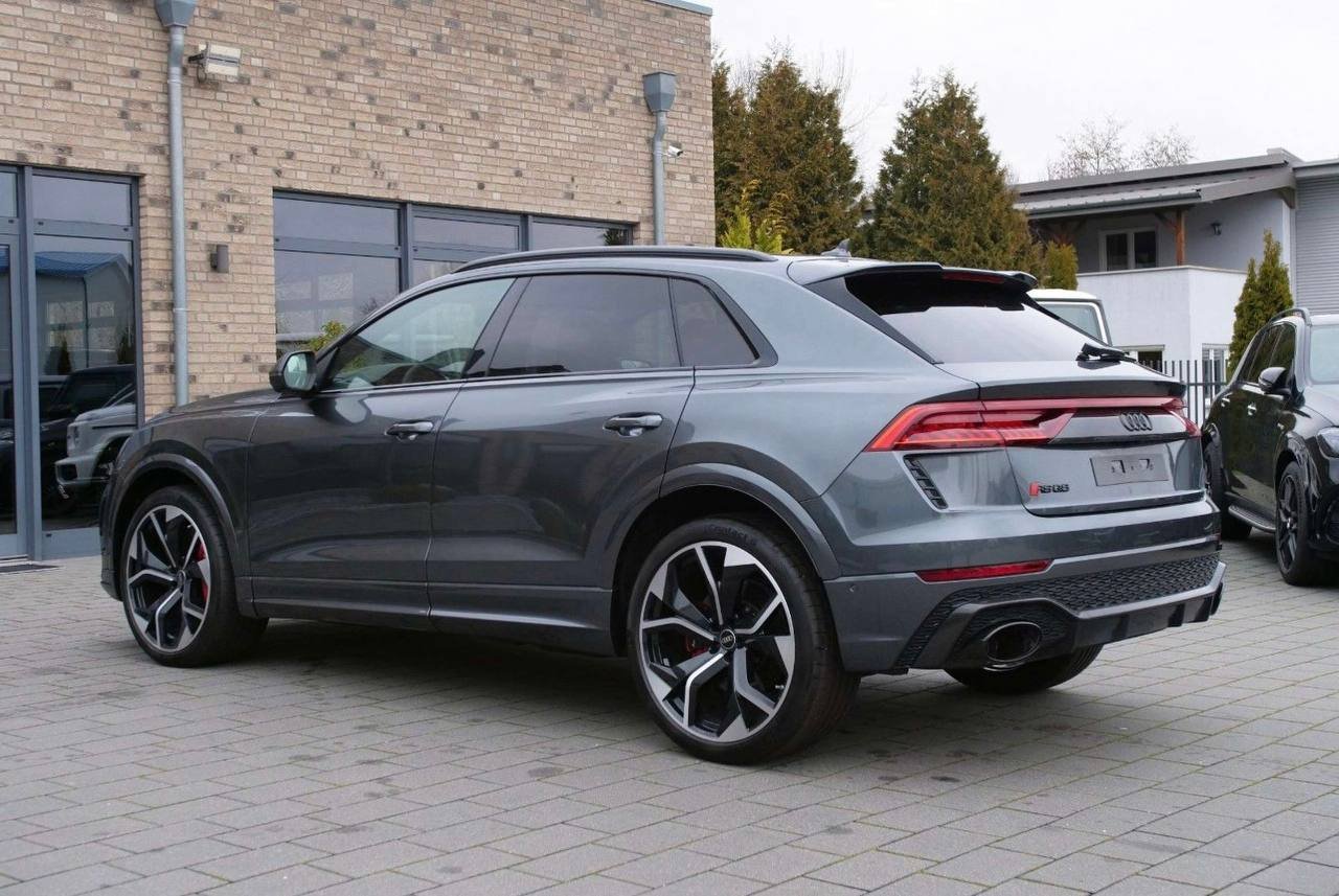 Audi RSQ8