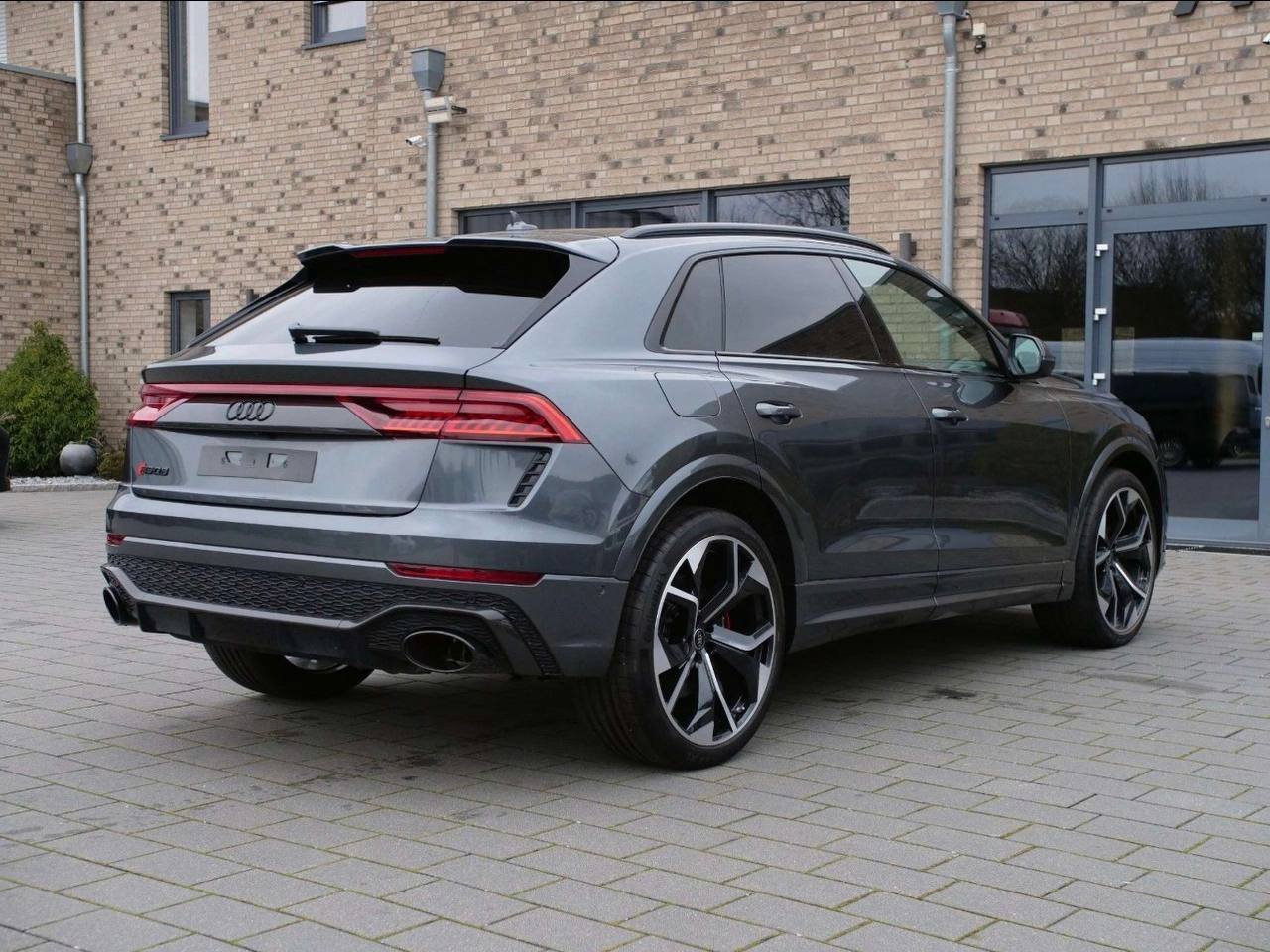 Audi RSQ8