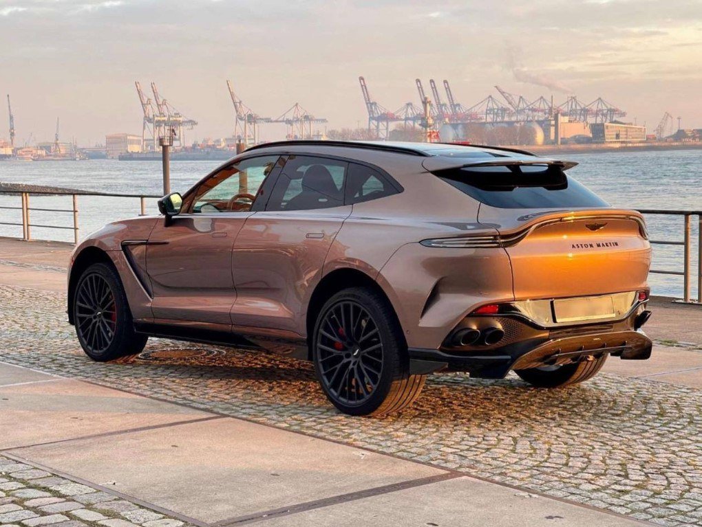 Aston Martin DBX