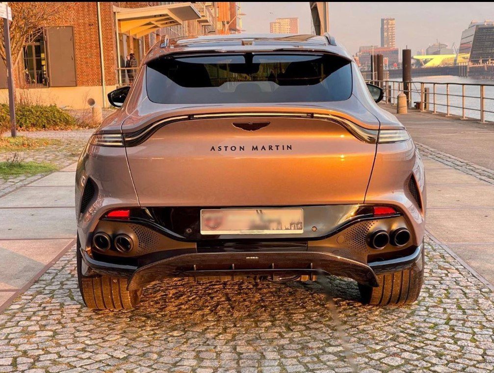 Aston Martin DBX