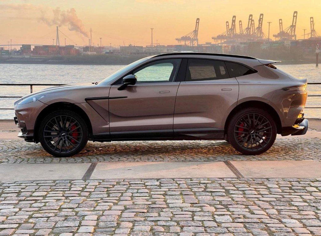 Aston Martin DBX