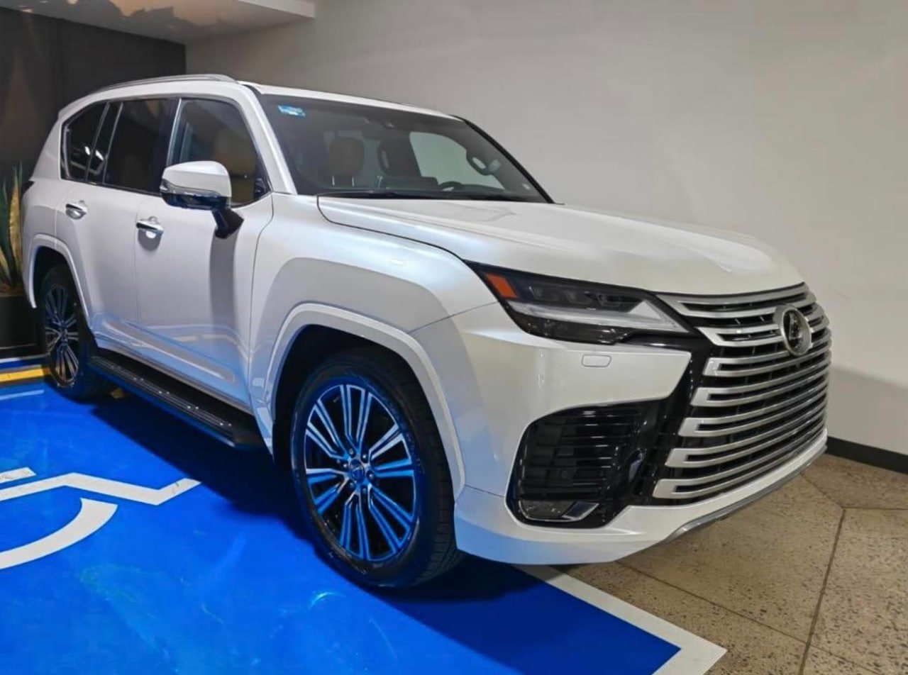 Lexus LX600