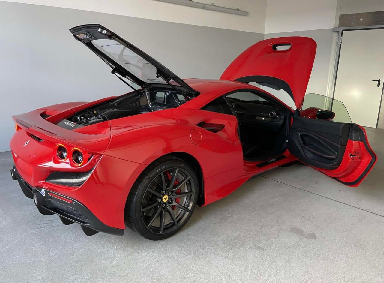 Ferrari F8 